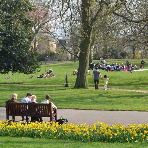 waterlow-benches-people-500